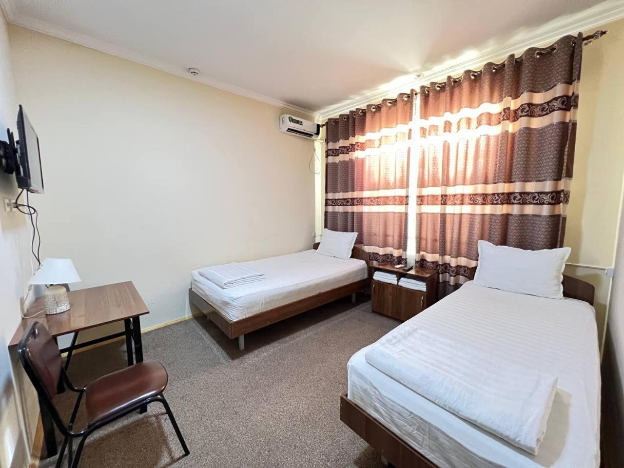 Orom Hotel Фергана Екстериор снимка