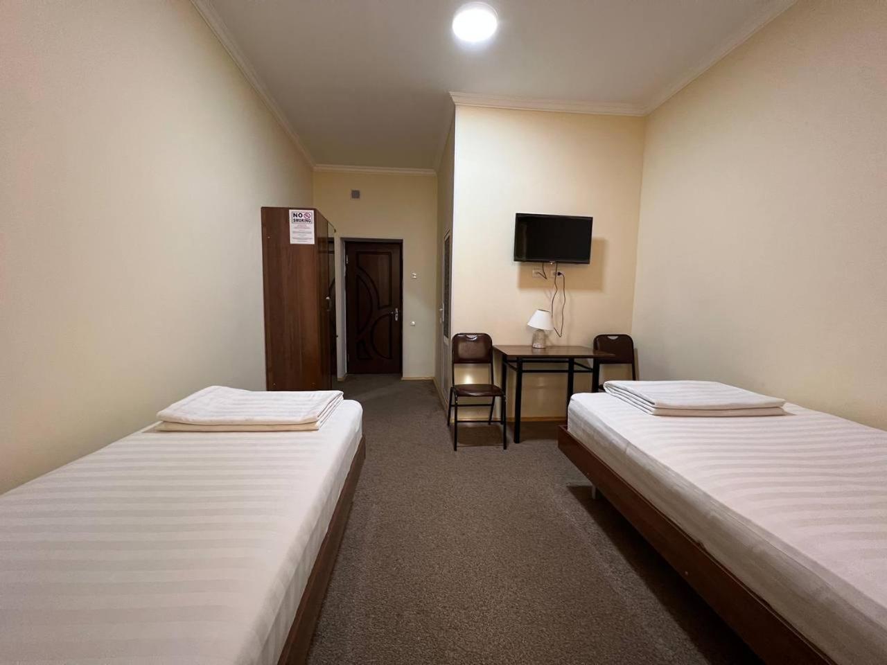 Orom Hotel Фергана Екстериор снимка