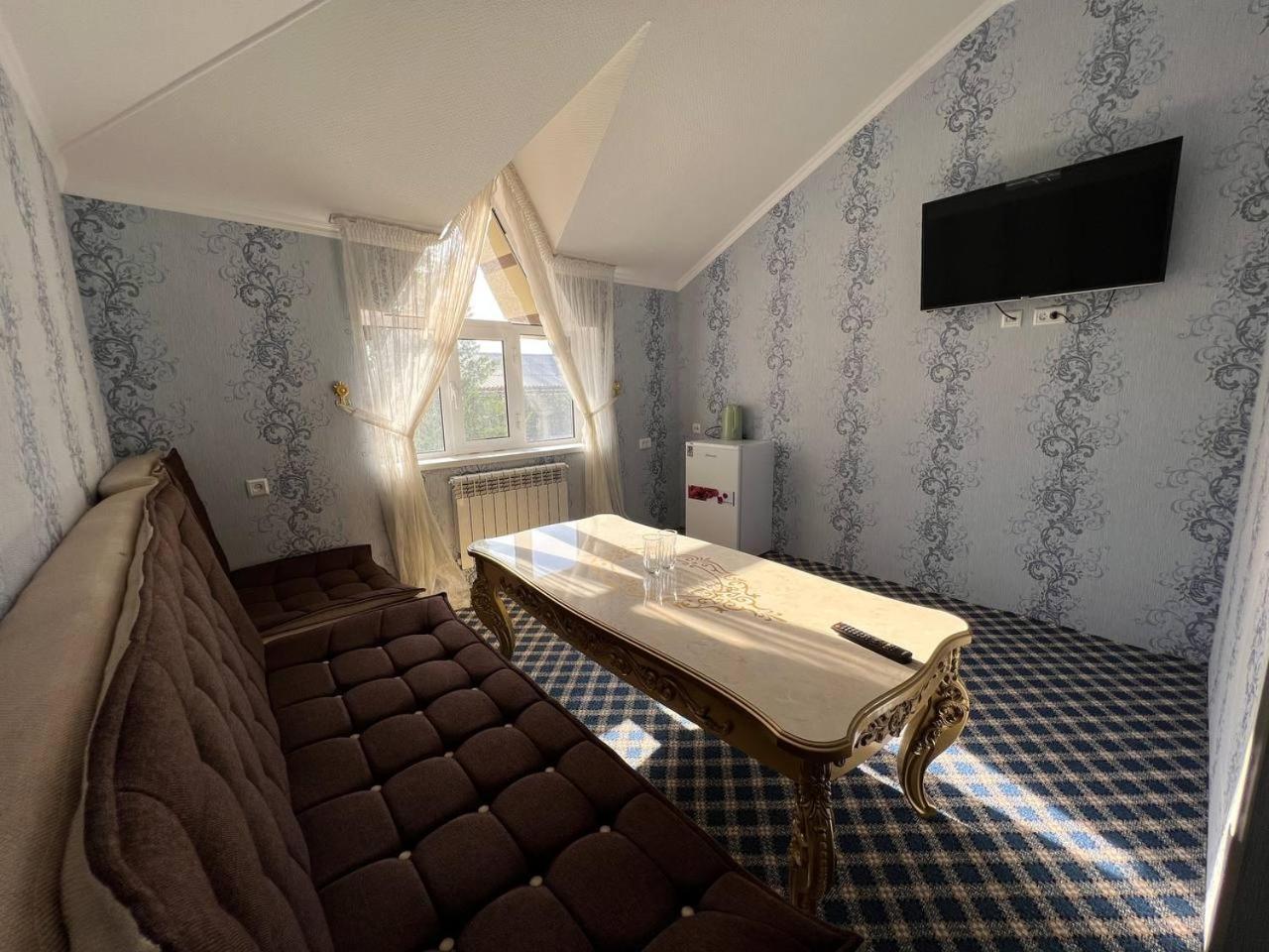 Orom Hotel Фергана Екстериор снимка