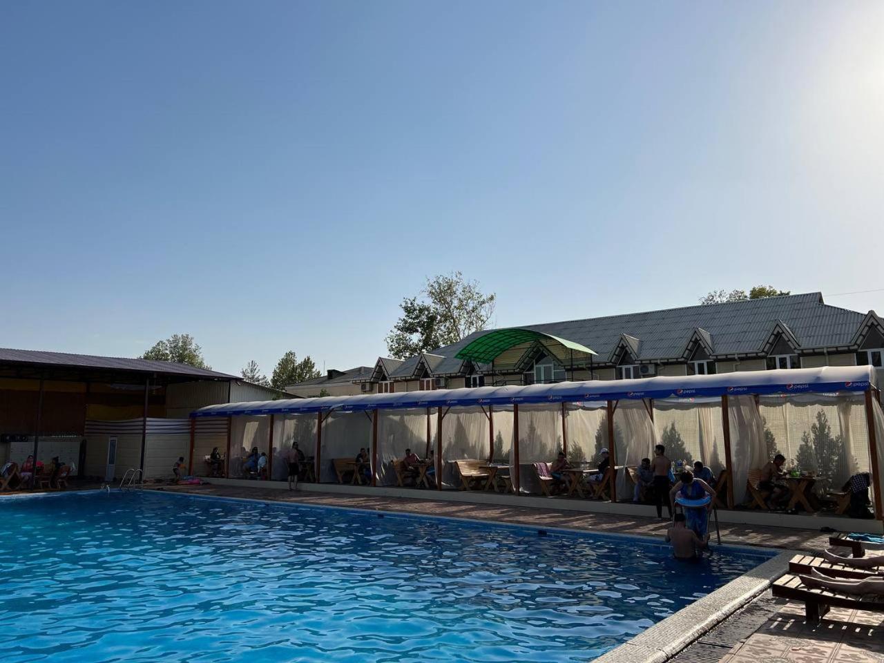 Orom Hotel Фергана Екстериор снимка