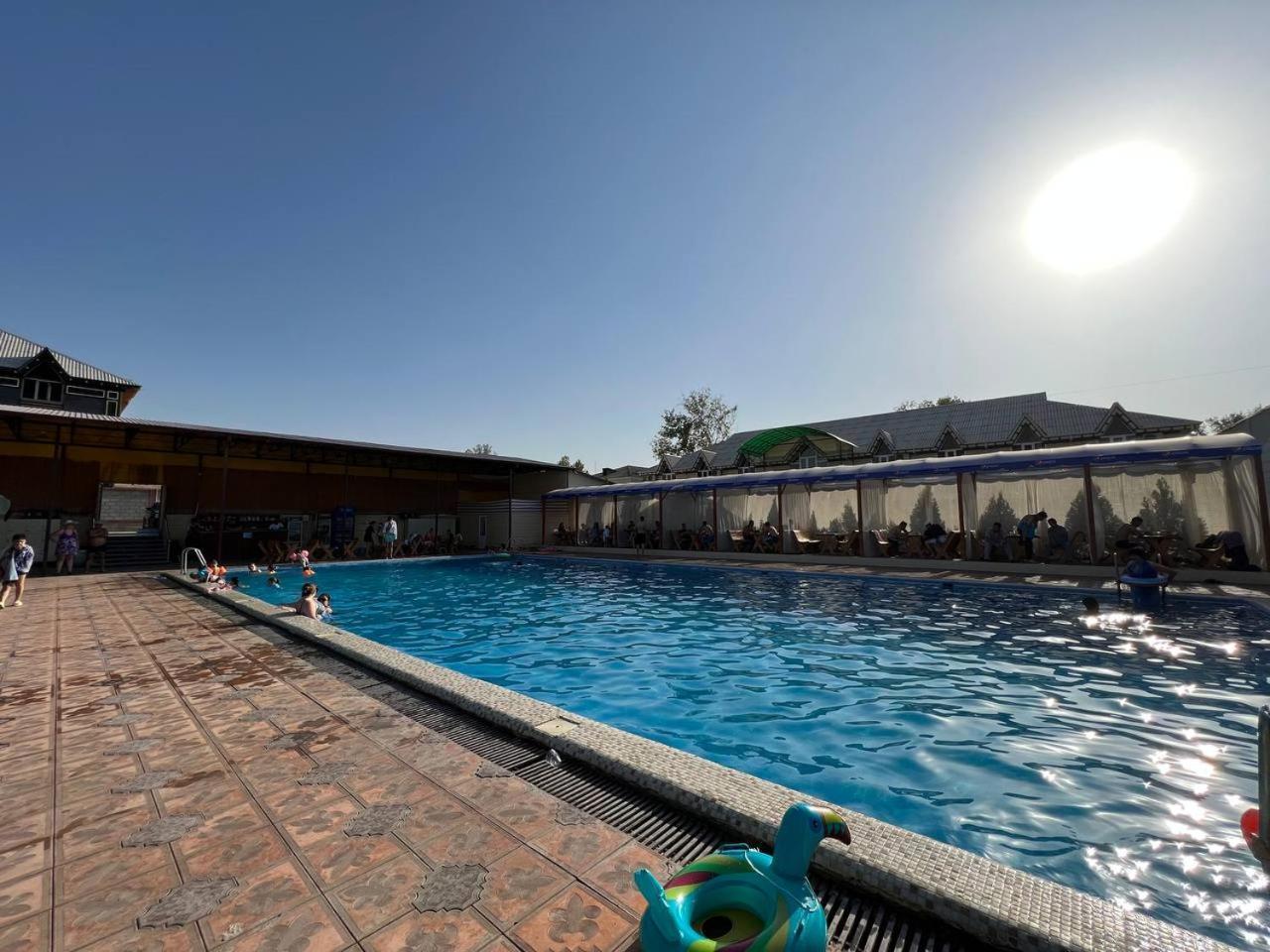 Orom Hotel Фергана Екстериор снимка