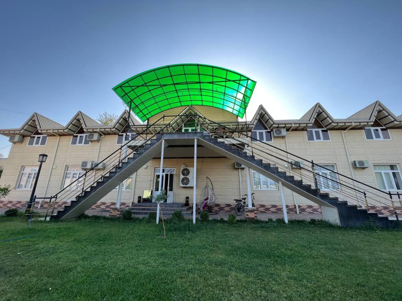 Orom Hotel Фергана Екстериор снимка