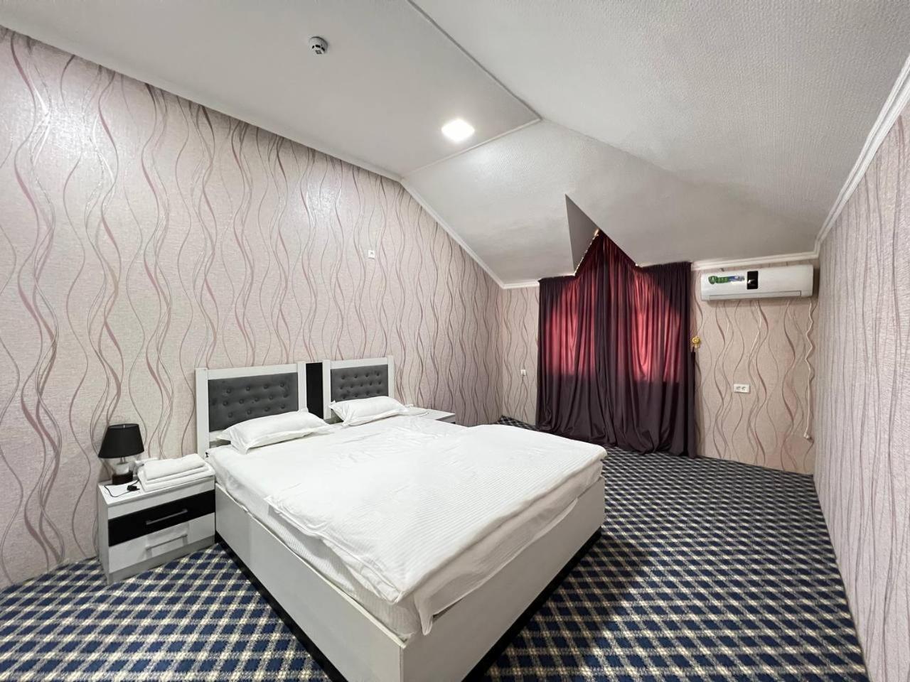 Orom Hotel Фергана Екстериор снимка