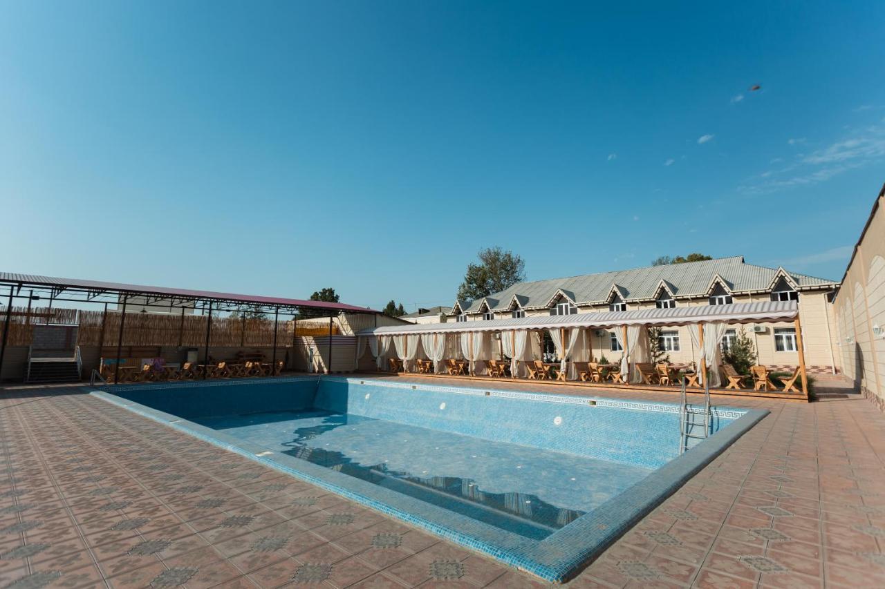 Orom Hotel Фергана Екстериор снимка