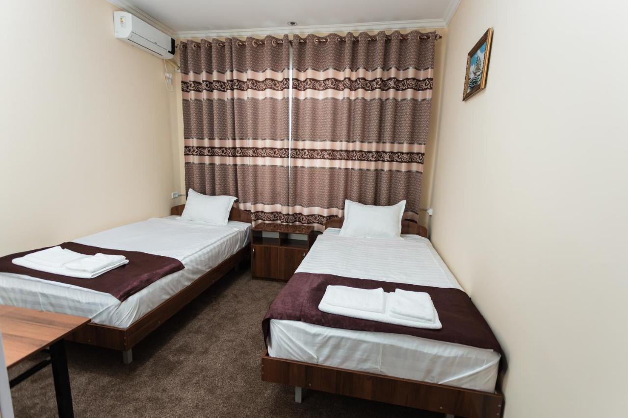 Orom Hotel Фергана Екстериор снимка